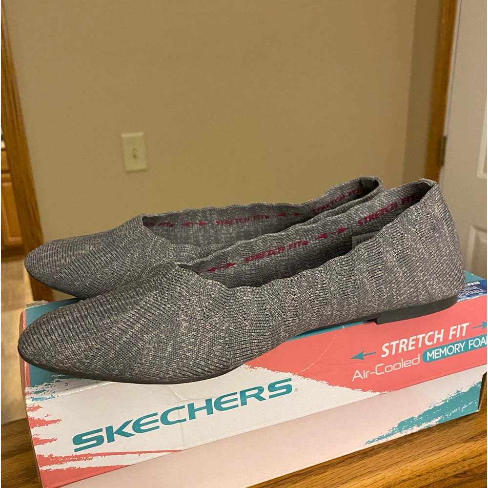 Skechers Cleo gray flats